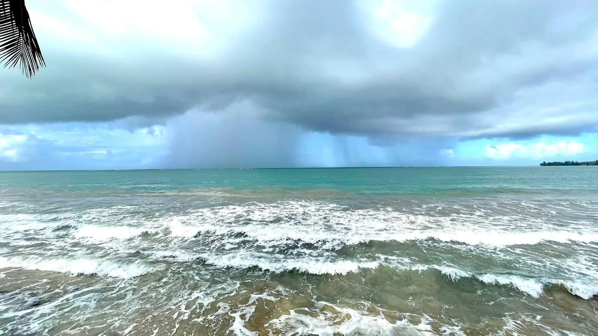 Chackys Paradise Oceanfront Home Luquillo Apartment